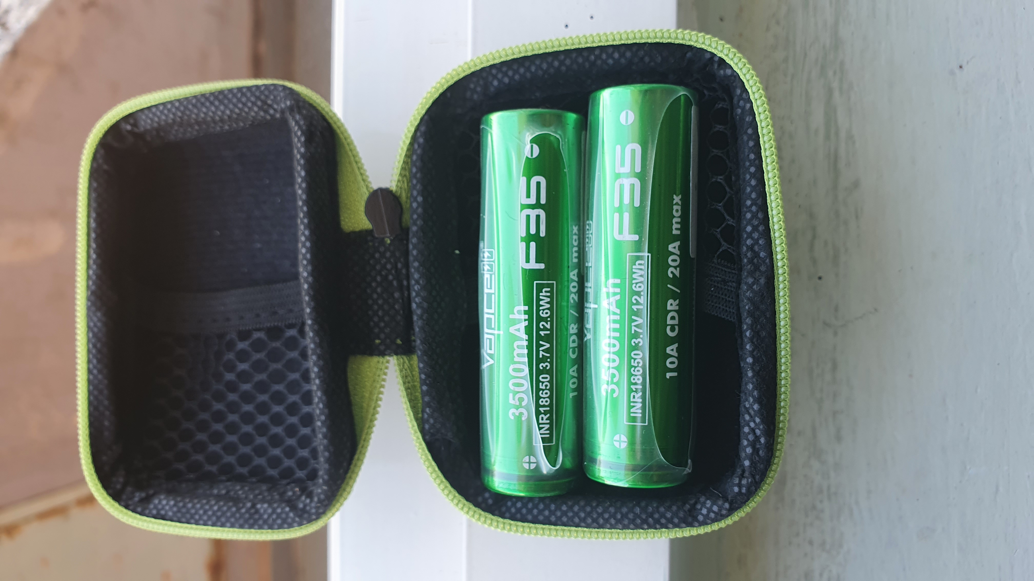 2 Pin Vapcell 18650 F35 3500mAh-10A