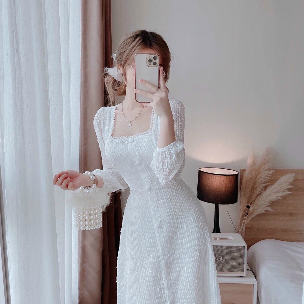 Đầm trắng cổ vuông dáng Midi phối nút bọc HK002