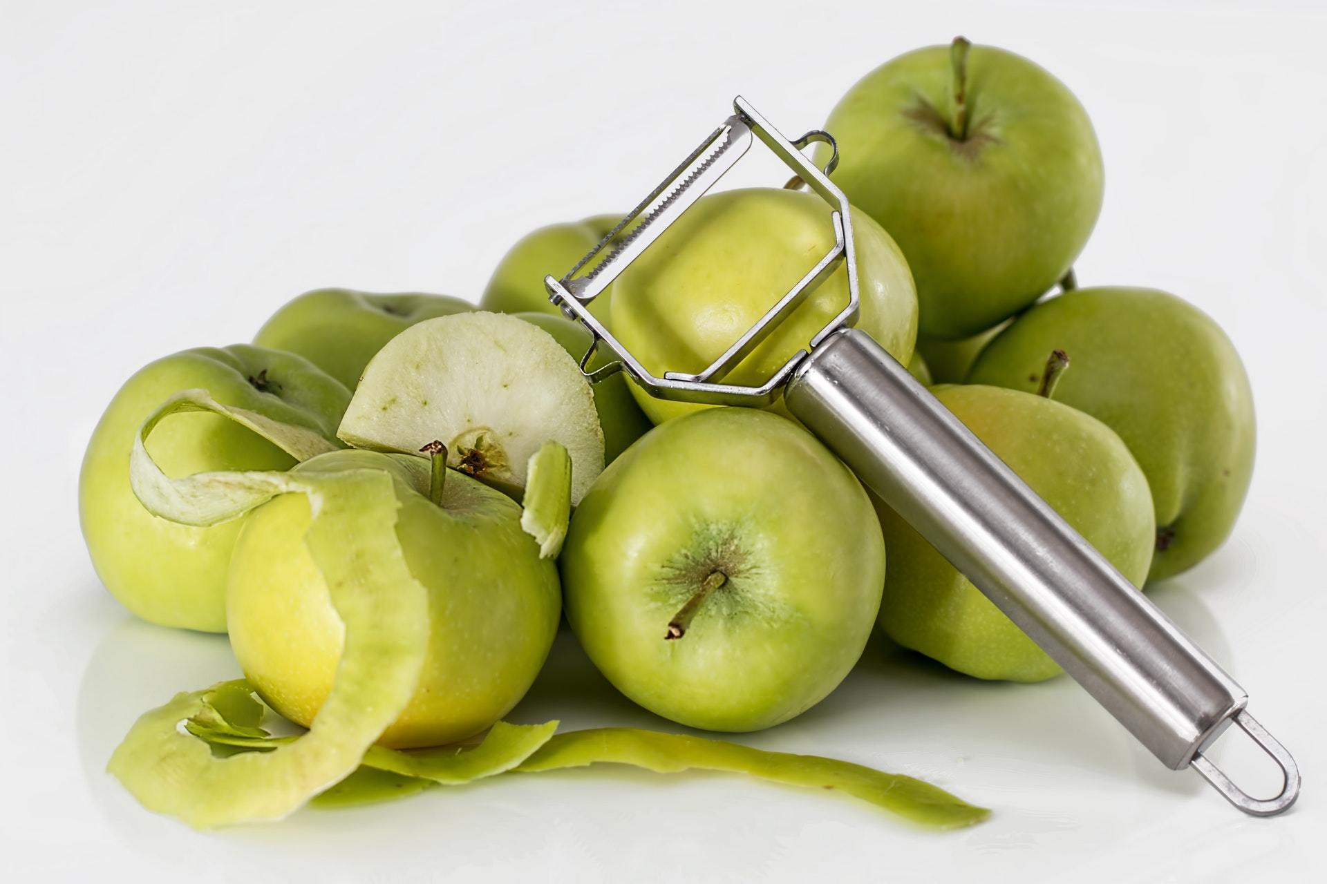 Julienne%20Peeler%20Multifunction%20Stainless%20Steel%20Cutter%20and%20Peeler%20for%20Daily%20Kitchen%20Use%20%7C%20MNK%20SHOP%20-%20Image%203