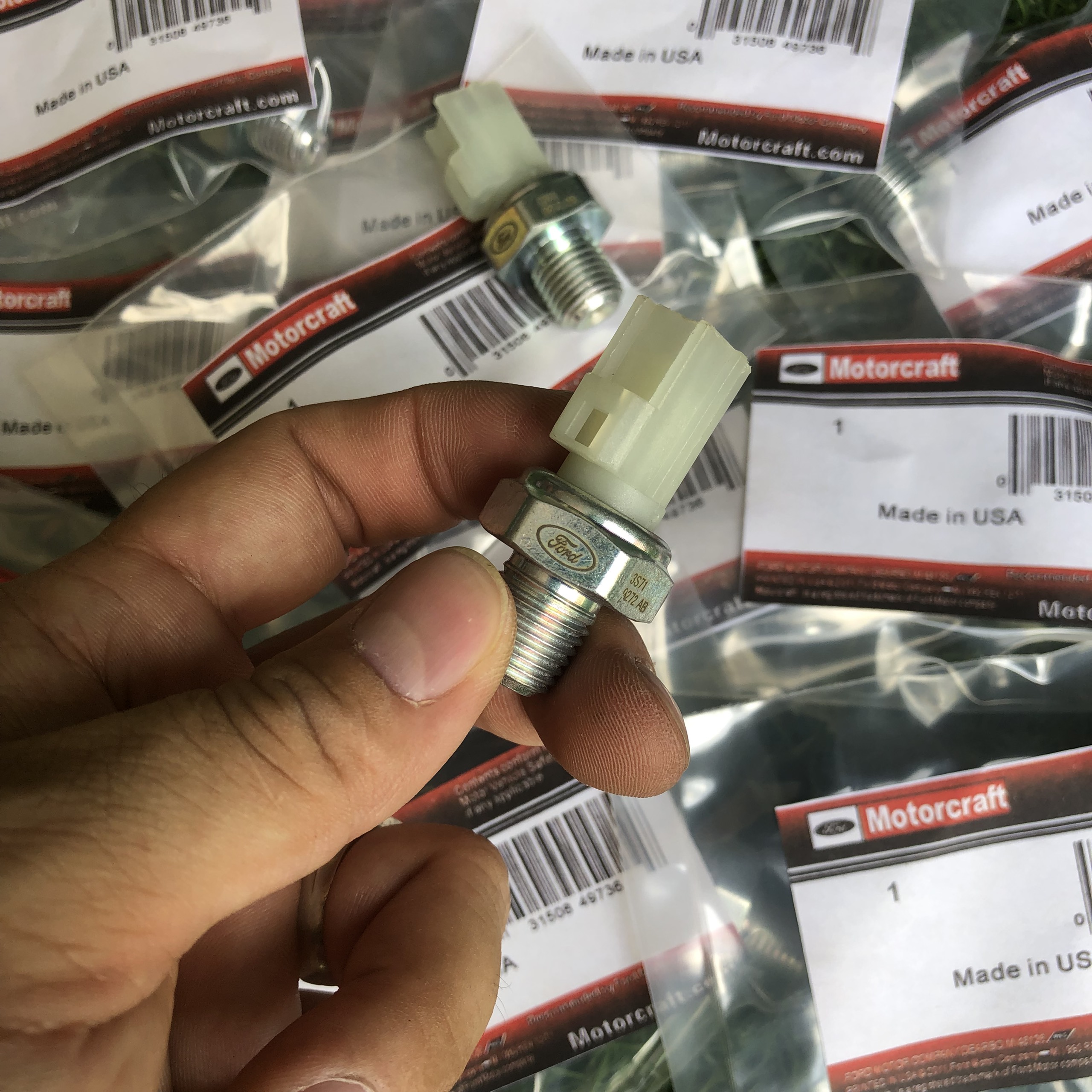 [HCM]Cảm biến báo nhớt Ford Transit