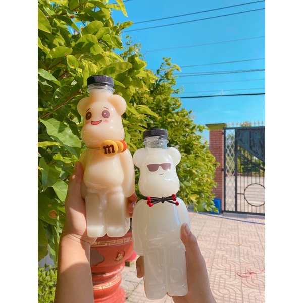 Chai gấu kèm nắp 550ml + tem dán dể thương