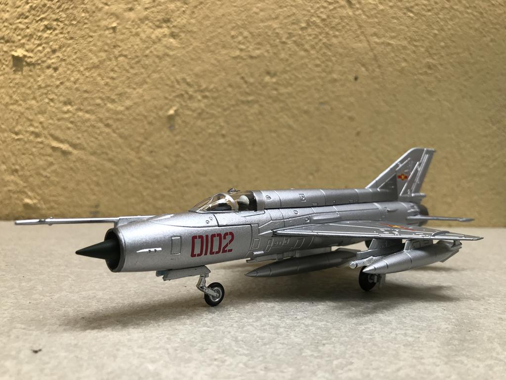 •	Máy bay mô hình MIG-21 VIỆT NAM 1:72