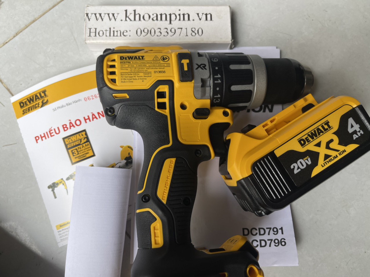 máy khoan búa Dewalt DCD806