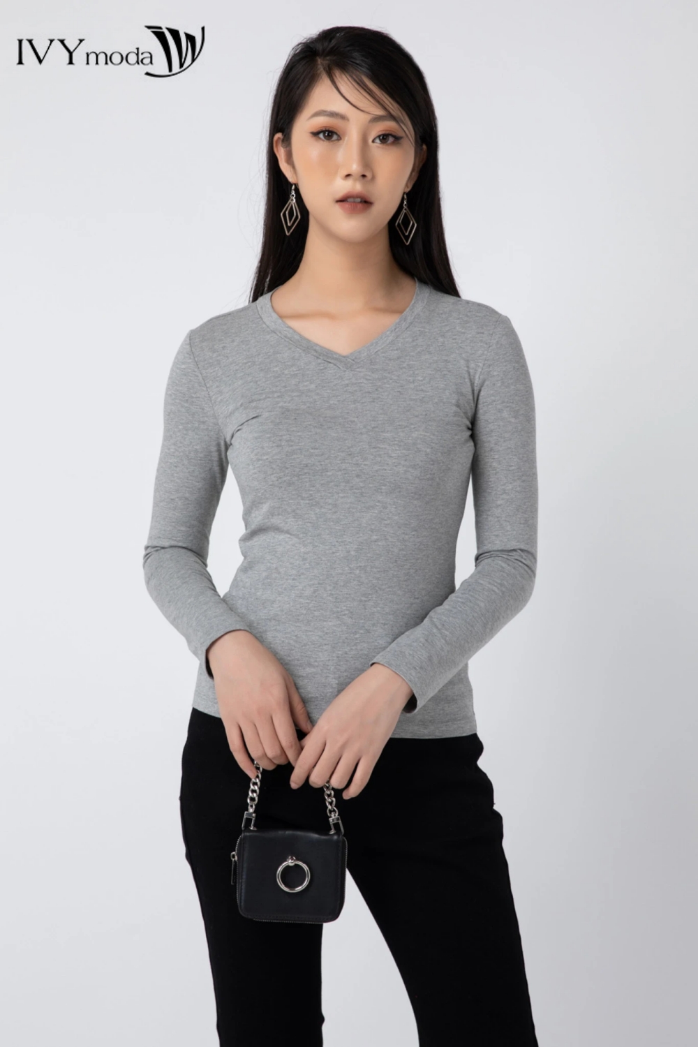 Áo thun basic cổ tim IVY moda MS 58P0159