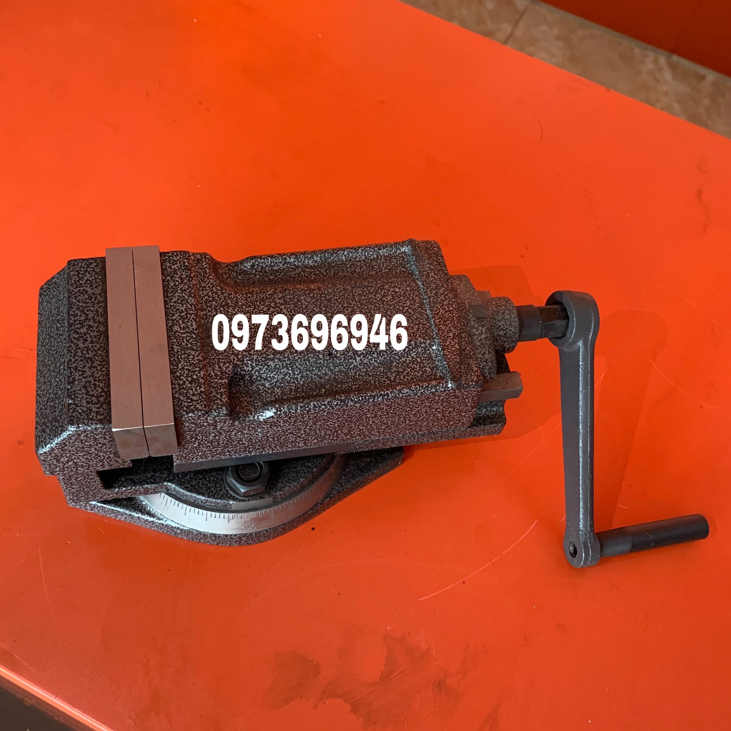 Ê TÔ BÀN PHAY MÂM XOAY QH80