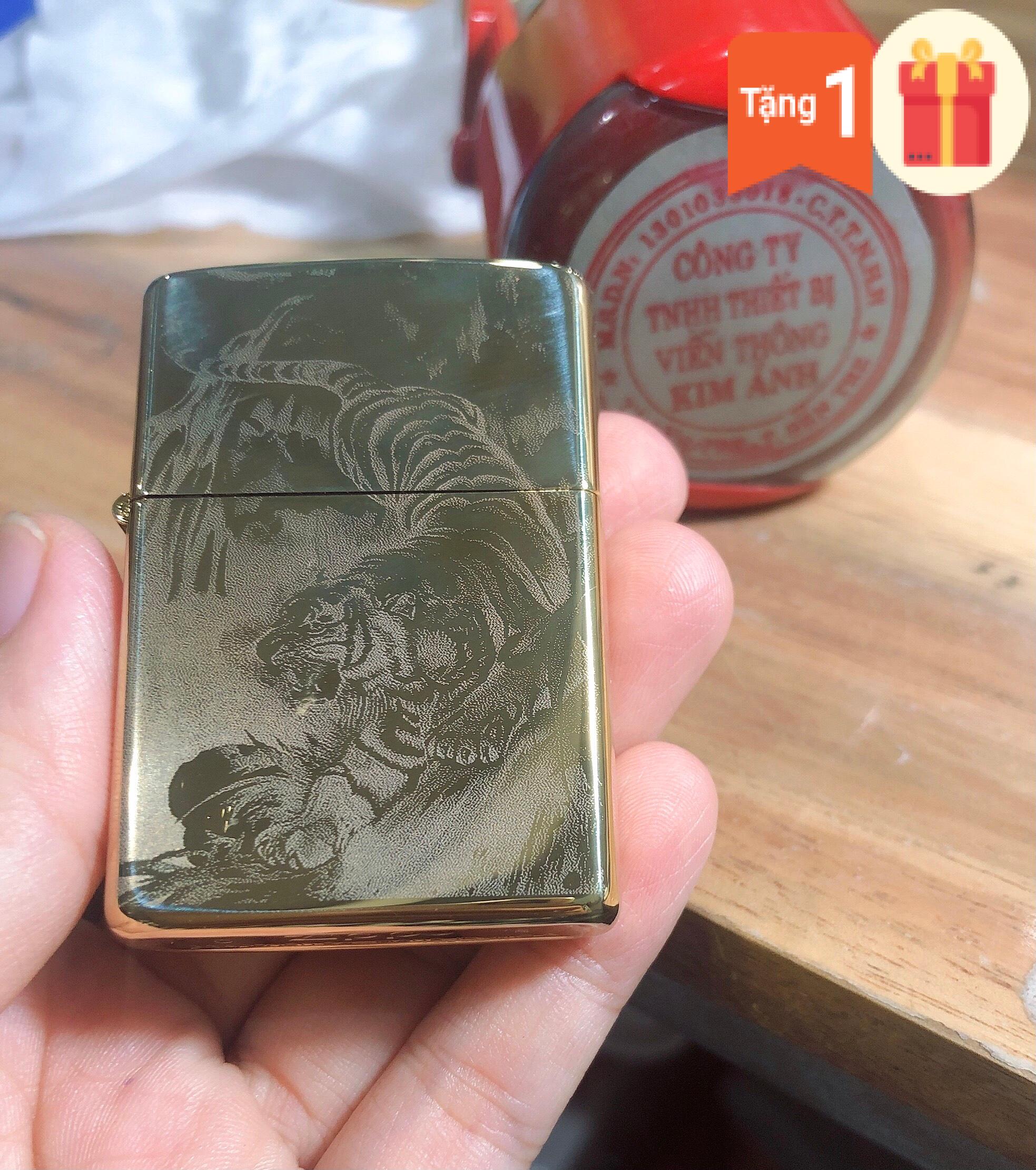 BẬT LỬA, HỘP QUẸT ZIPPO CHỦ ĐỀ CHÚA TỂ SƠN LÂM (IN HỔ), CÓ TEM ĐỎ