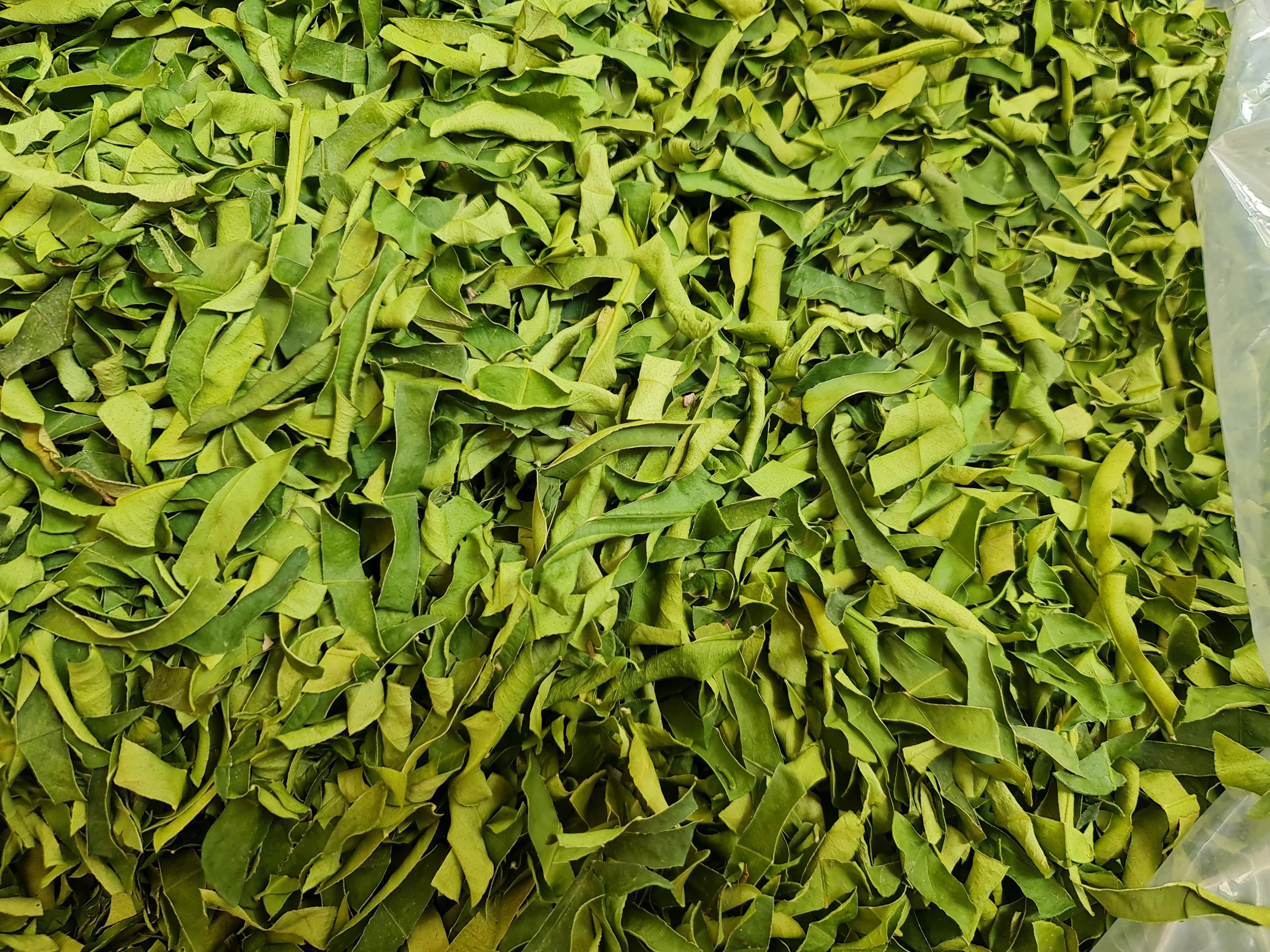 Lá Chanh Thái sấy khúc 1cm Việt Hiệp Gói 250g