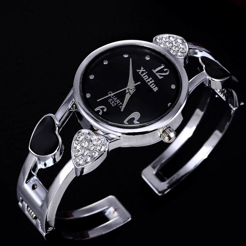 %E3%80%90Essential%20Good%20Item%E3%80%91Xinhua%20Women's%20Diamond-Encrusted%20Bracelet%20Watch%20-%20A%20stylish%20and%20versatile%20timepiece%20designed%20for%20modern%20women,%20featuring%20elegant%20diamond%20embellishments%20and%20a%20timeless%20design%20that%20complements%20various%20styles.%20-%20Image%203