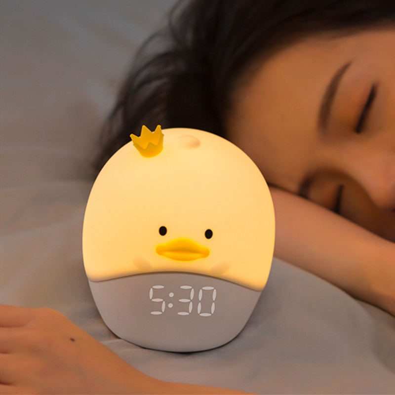 Đầu giường ngủ ban đêm chuông báo đèn đèn LED mờ đồng hồ điện tử hoạt hình đèn bàn đèn sạc USB silicon mềm