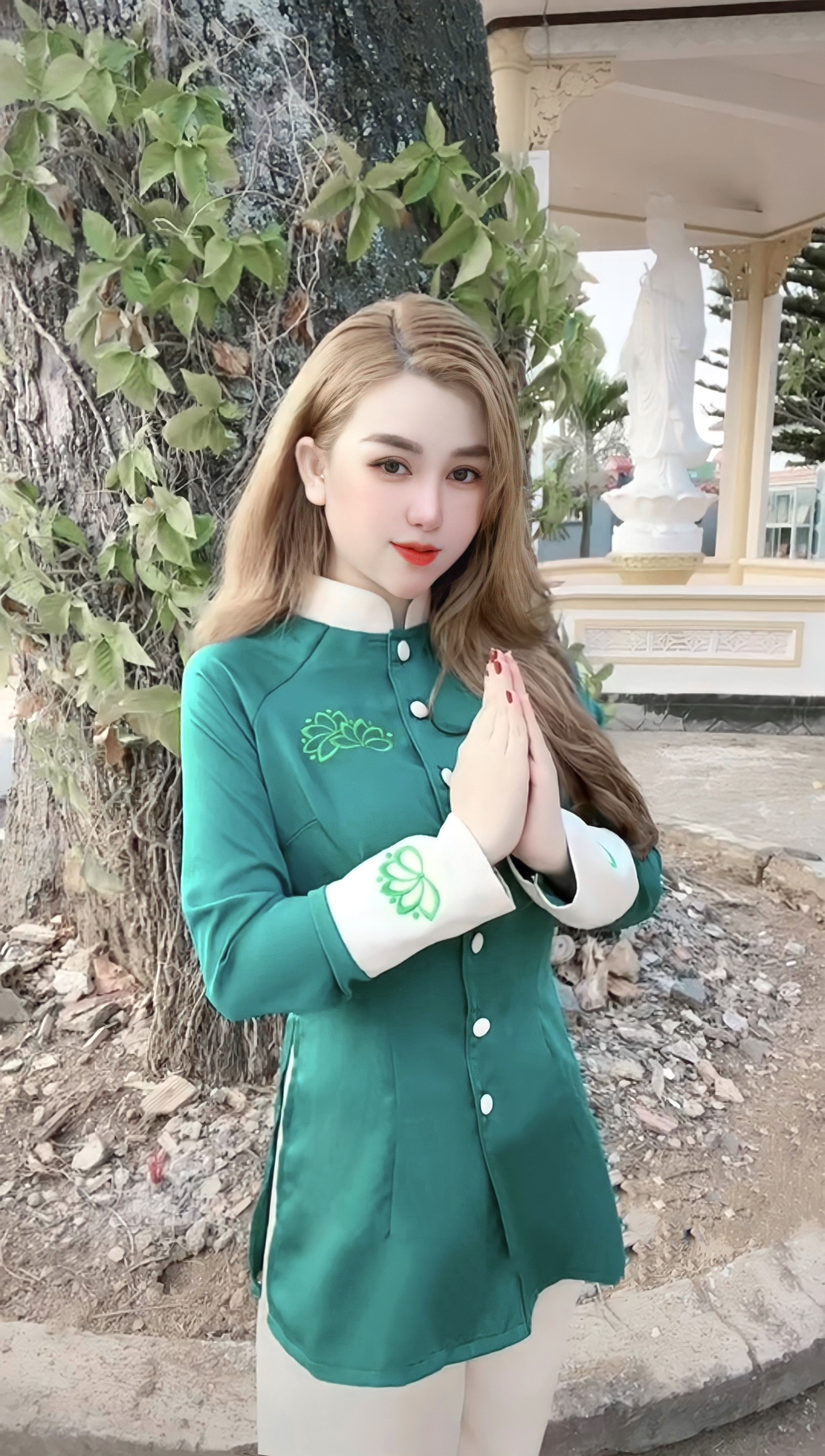 ĐỒ LAM ĐI CHÙA CHẤT LỤA MANGO THÊU HOA SEN CAO CẤP ( ẢNH THẬT)