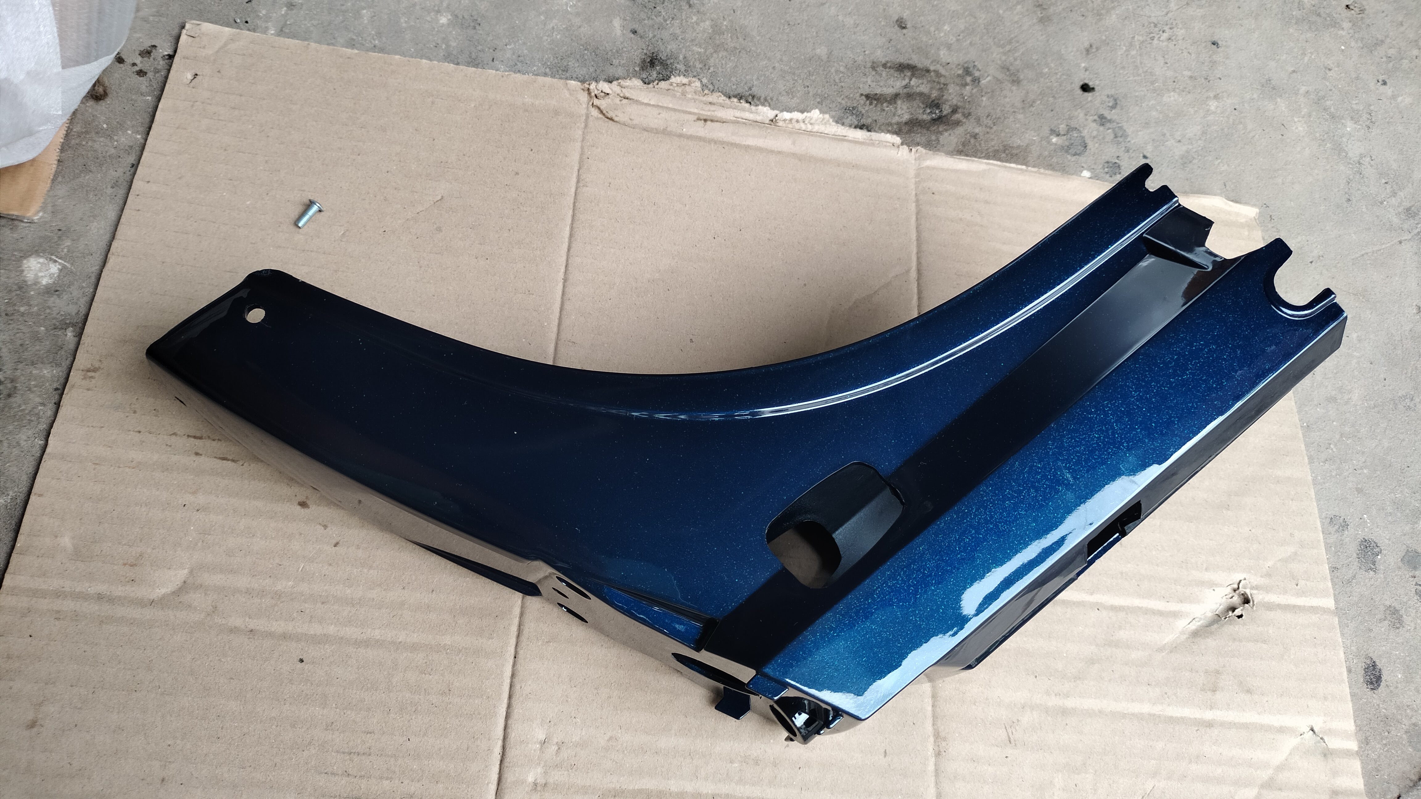 Nhựa đuôi xe cup 82 xanh tím