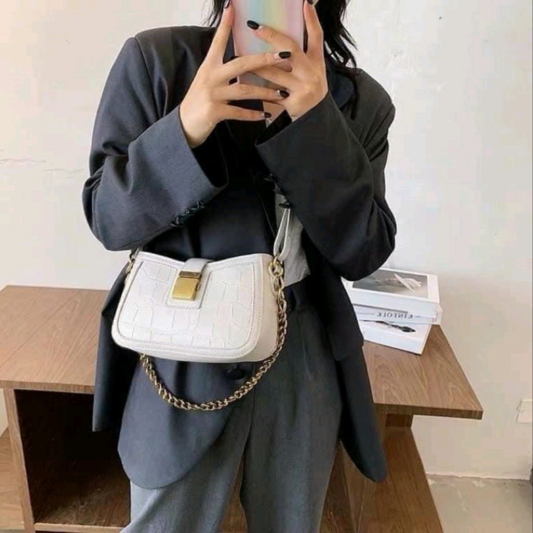 Túi đeo vai rắn mẫu mới nhất, khuy vuông