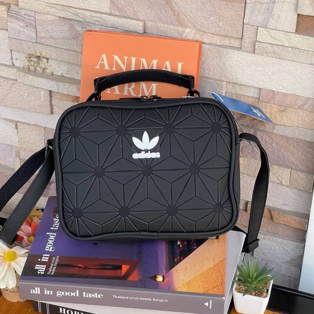กระเป๋าสะพาย ADIDAS Originals Mini Style Shoulder Bag (ISSEY MIYAKE Style Shoulder งานแบรนด์แท้100% กระเป๋าสะพายข้าง กระเป๋าถือ ทรงสวยสุดฮิต | Lazada.co.th