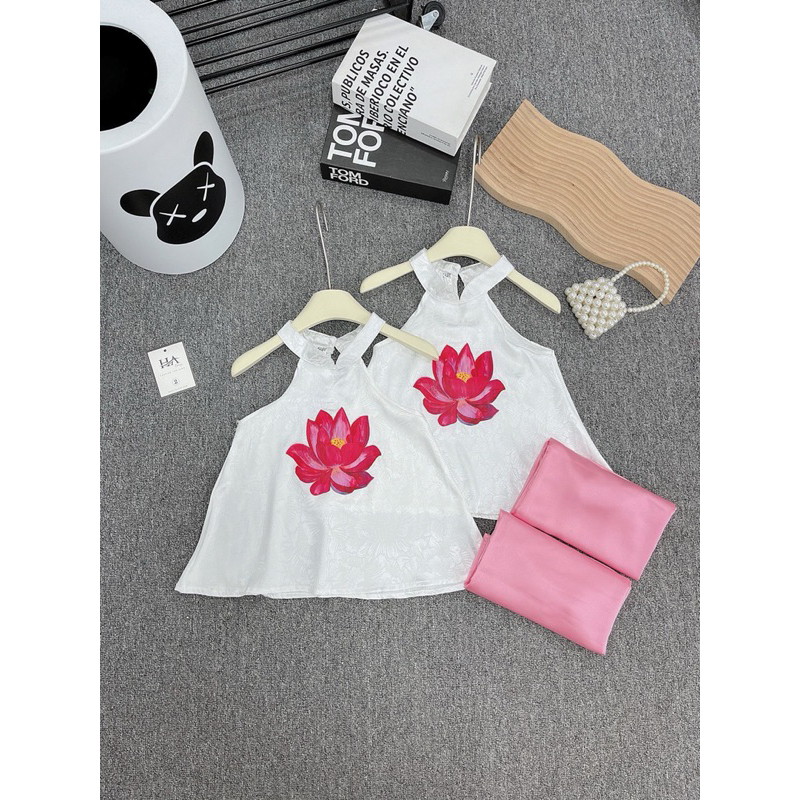 Set áo cổ yếm trắng Sen quần lụa hồng cho bé gái