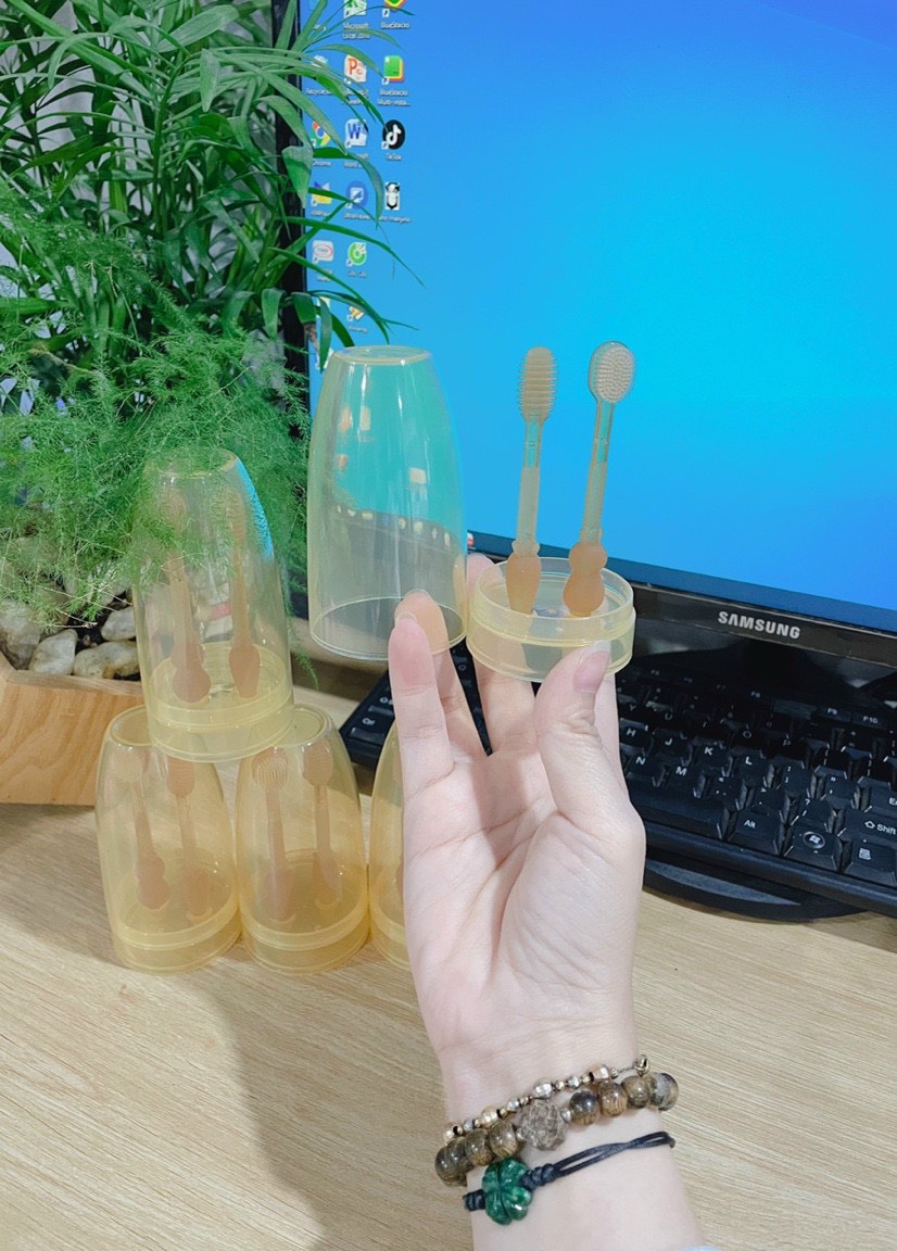 Combo tưa lưỡi và bàn chải đánh răng cho bé