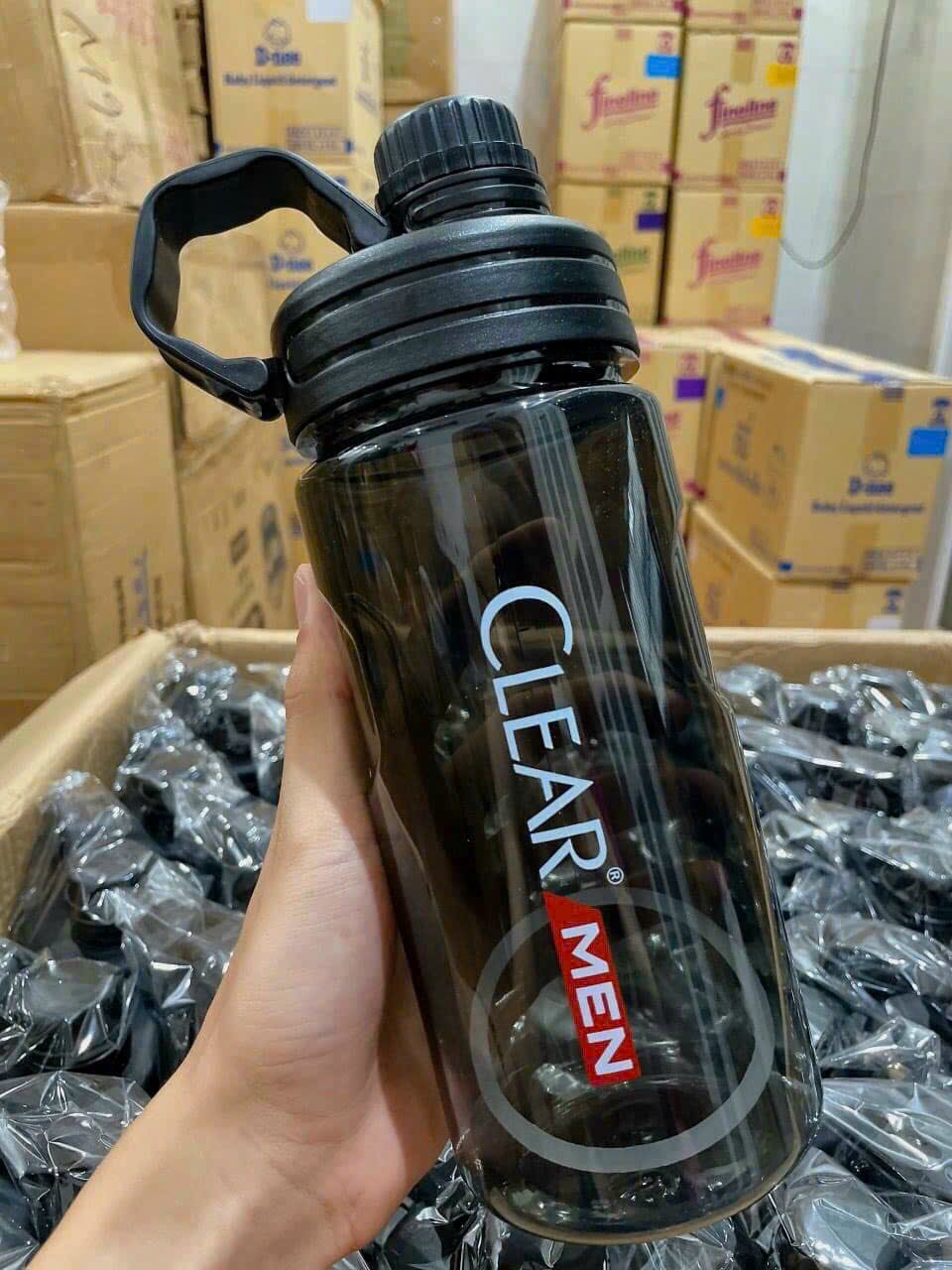 Bình nước thể thao in logo Clear men dung tích 1100ml