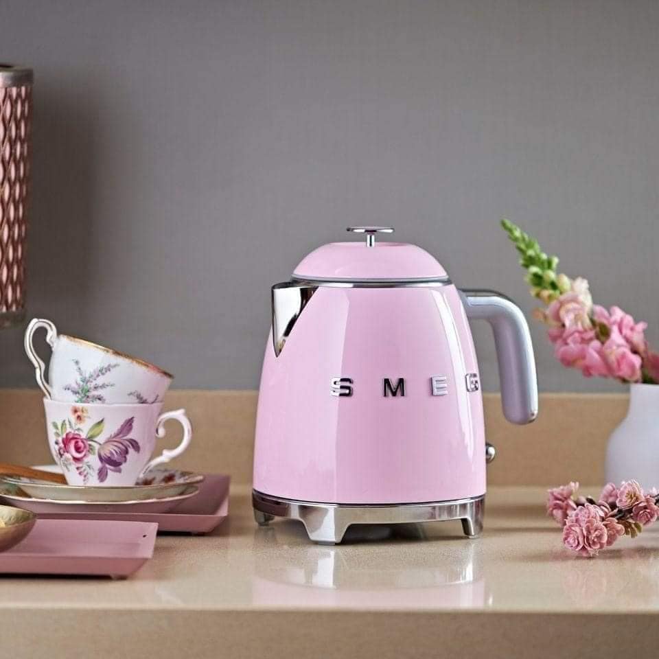 Ấm siêu tốc SMEG KLF05 mini 0,8 lit