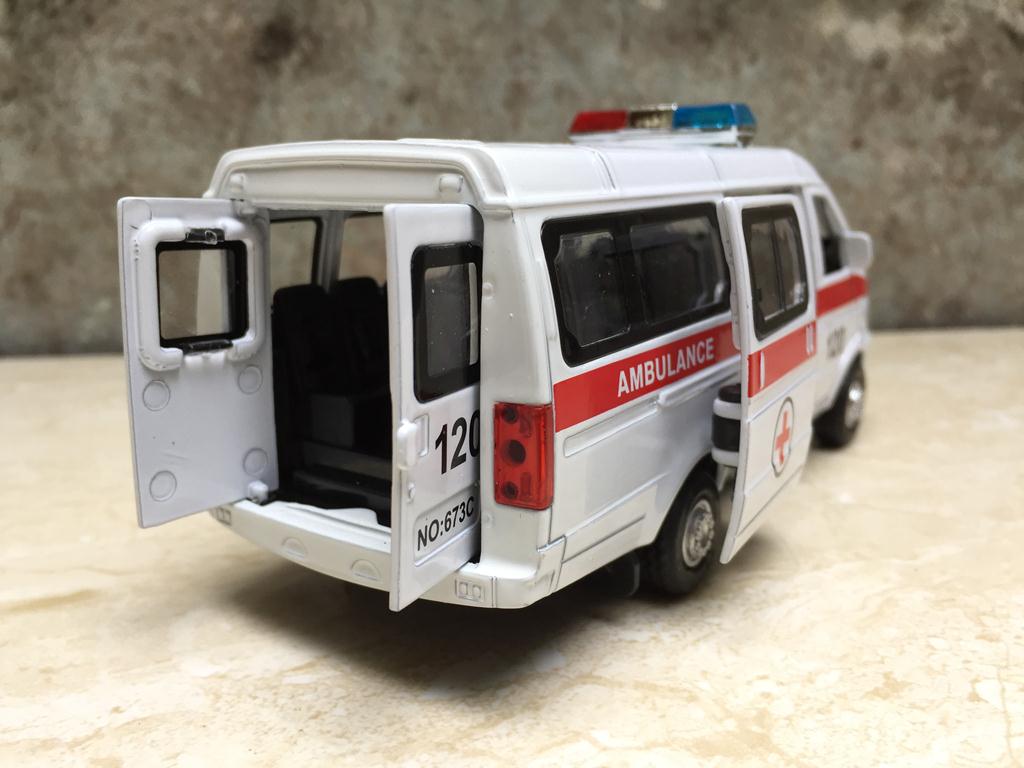 Mô hình xe CỨU THƯƠNG Mercedes 120 1:32