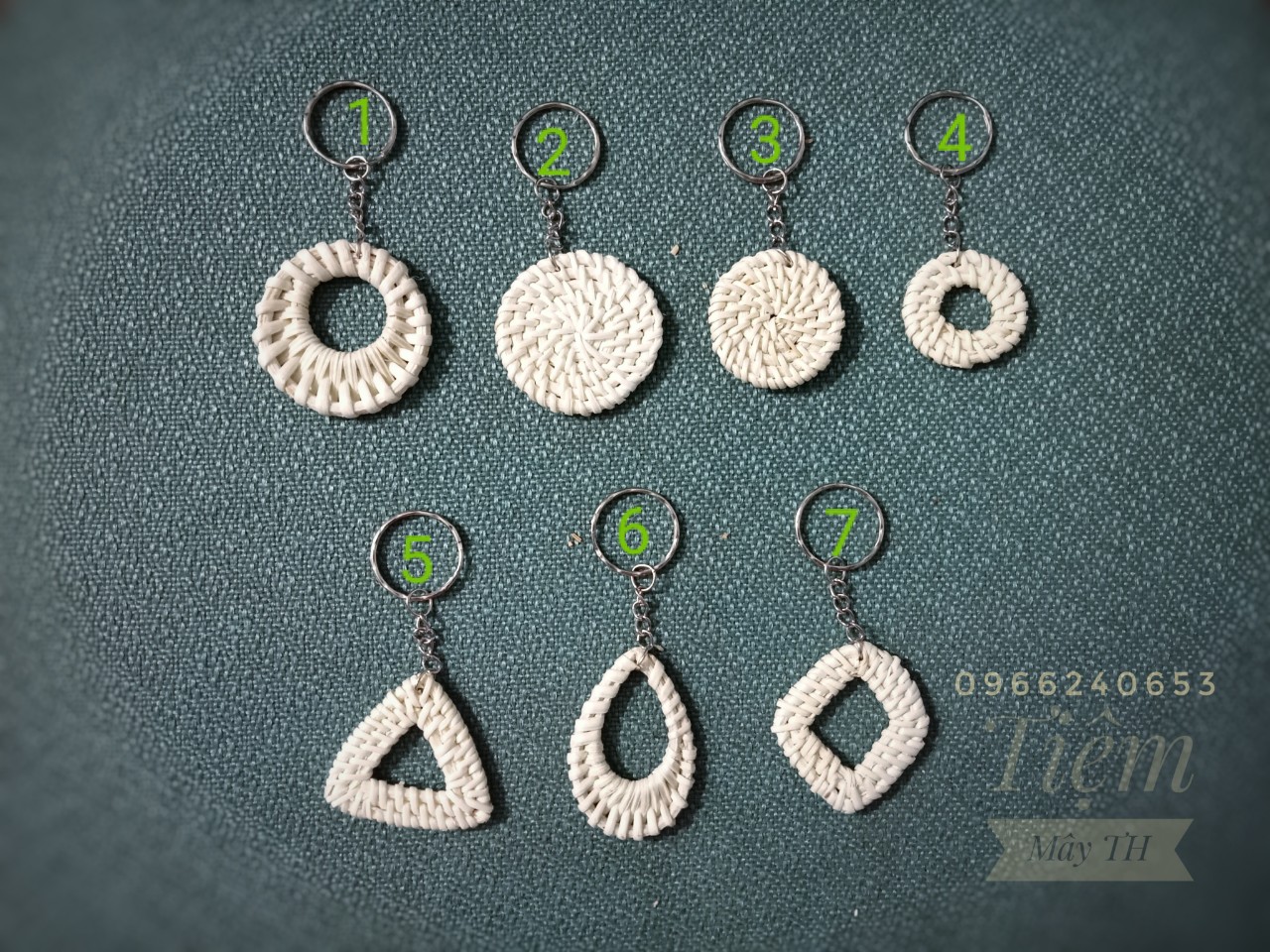 Móc khóa bằng mây tre đan