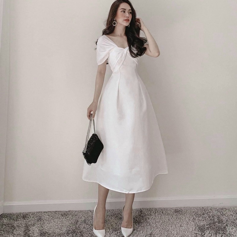 Đầm xoắn ngực tay xoè 2 màu