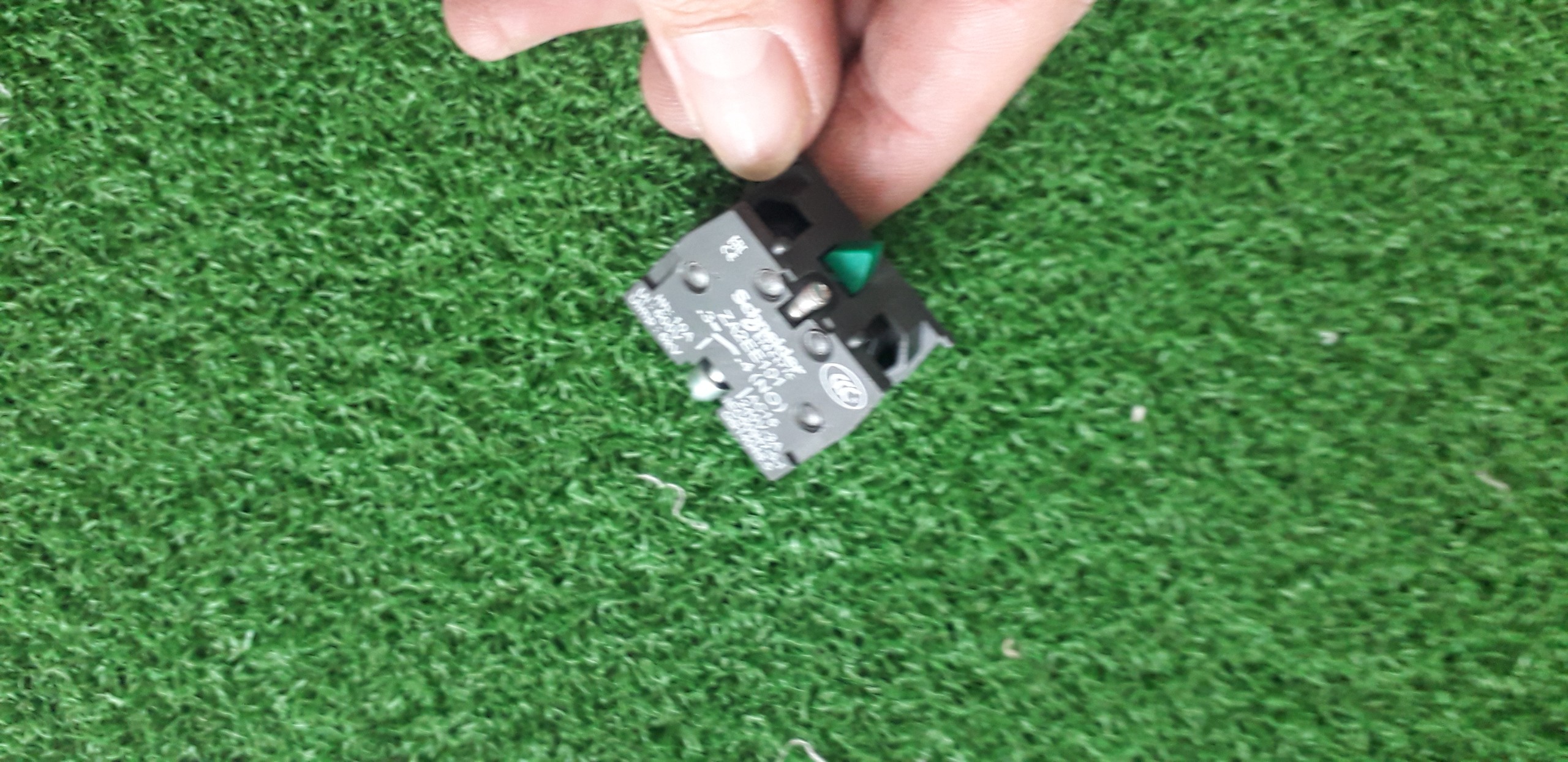 Tiếp điểm phụ za2ee101 1 no schneider dùng cho dòng xa2