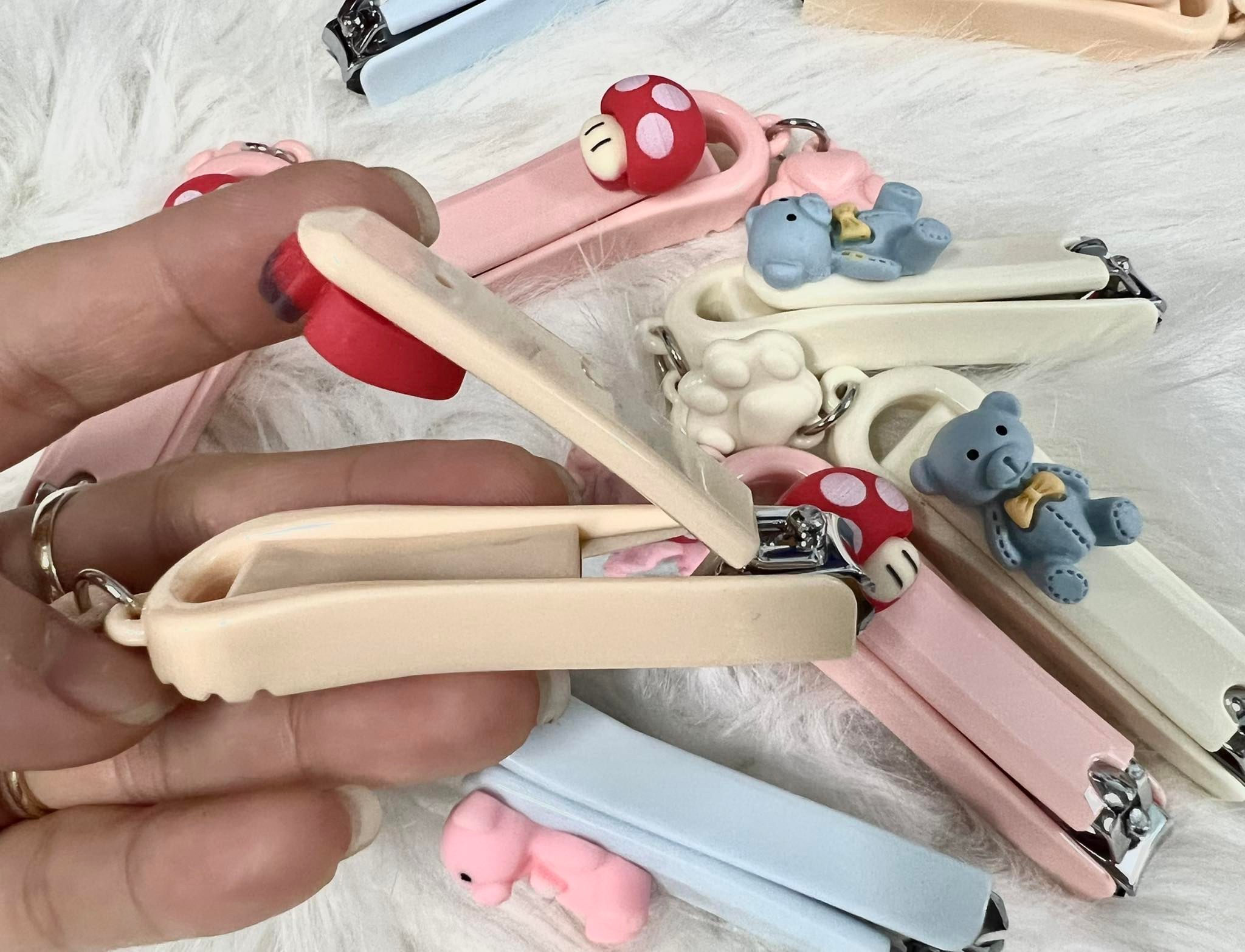 Bấm Móng Tay Thiết Kế Phong Cách Hoạt Hình Dễ Thương