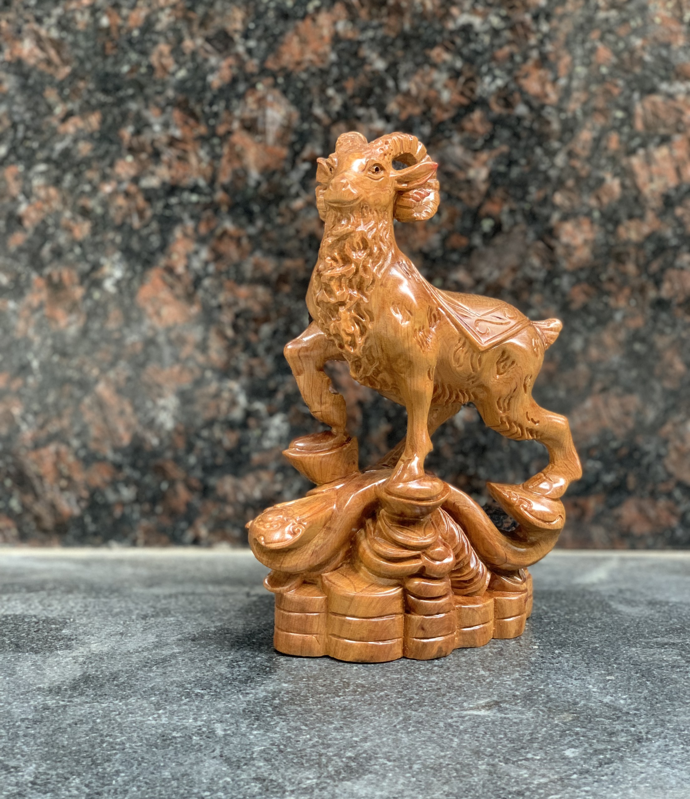 Tượng Dê gỗ bách xanh cao 20 cm