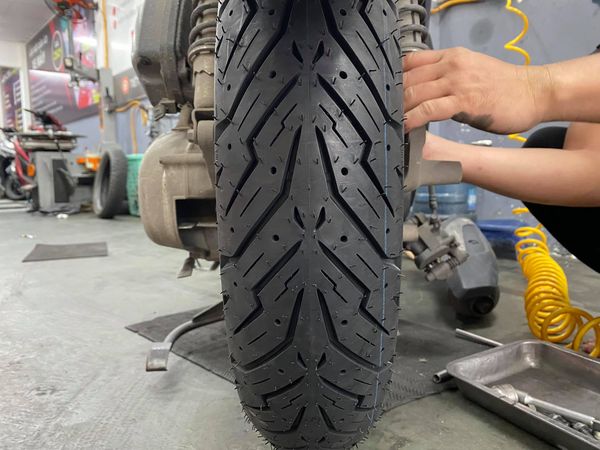 Vỏ Pirelli 130/70-16 Angel Scooter cho SH300i (150019)