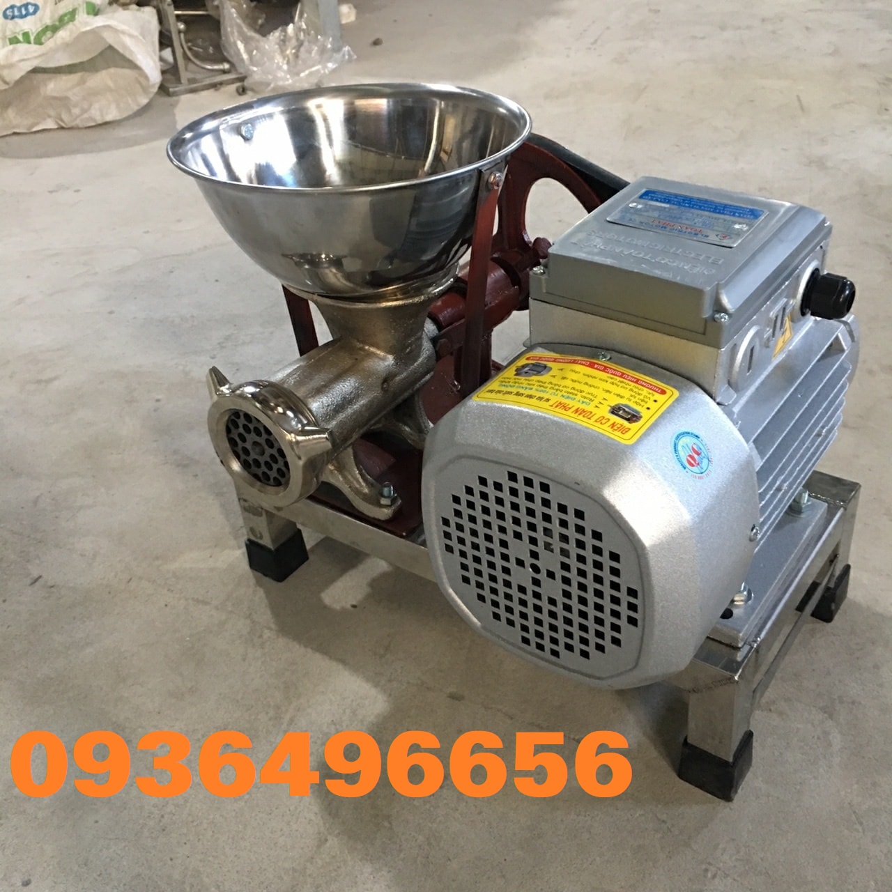 Máy đùn thịt xay, đùn xương, đùn cua, đùn cá đa năng Động cơ công suất 1.1KW dây Đồng, Cối 12 chân inox