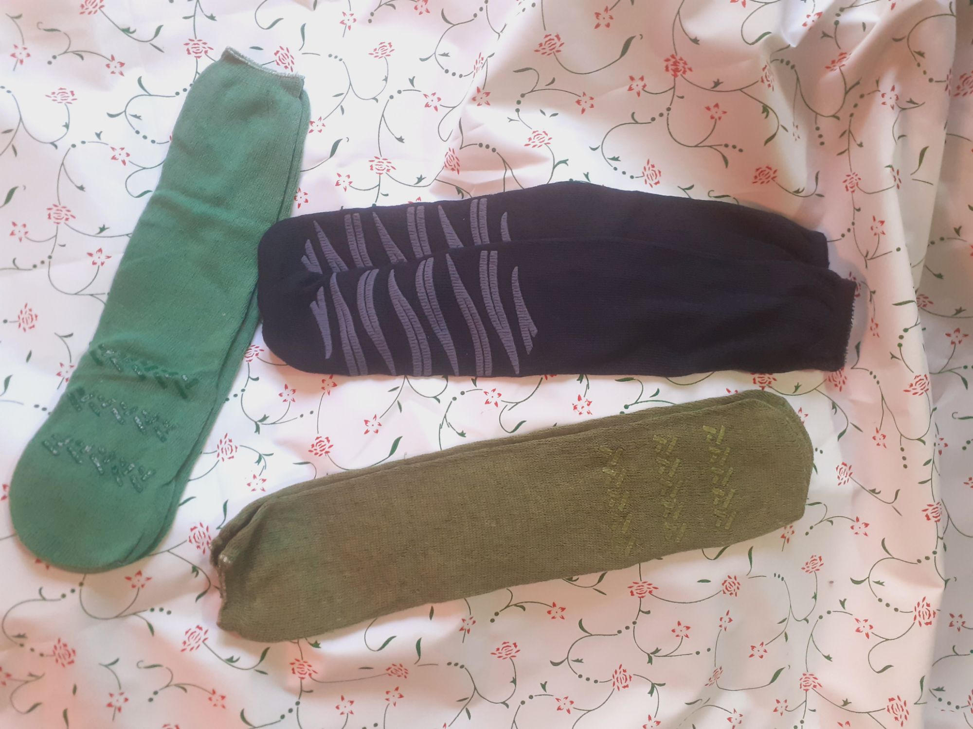2 Pair Anti Slip Grip Non Skid Crew Cotton Socks.
