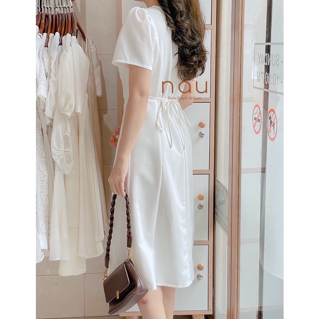 Đầm cổ V nút gỗ tà đắp chéo dây cột eo