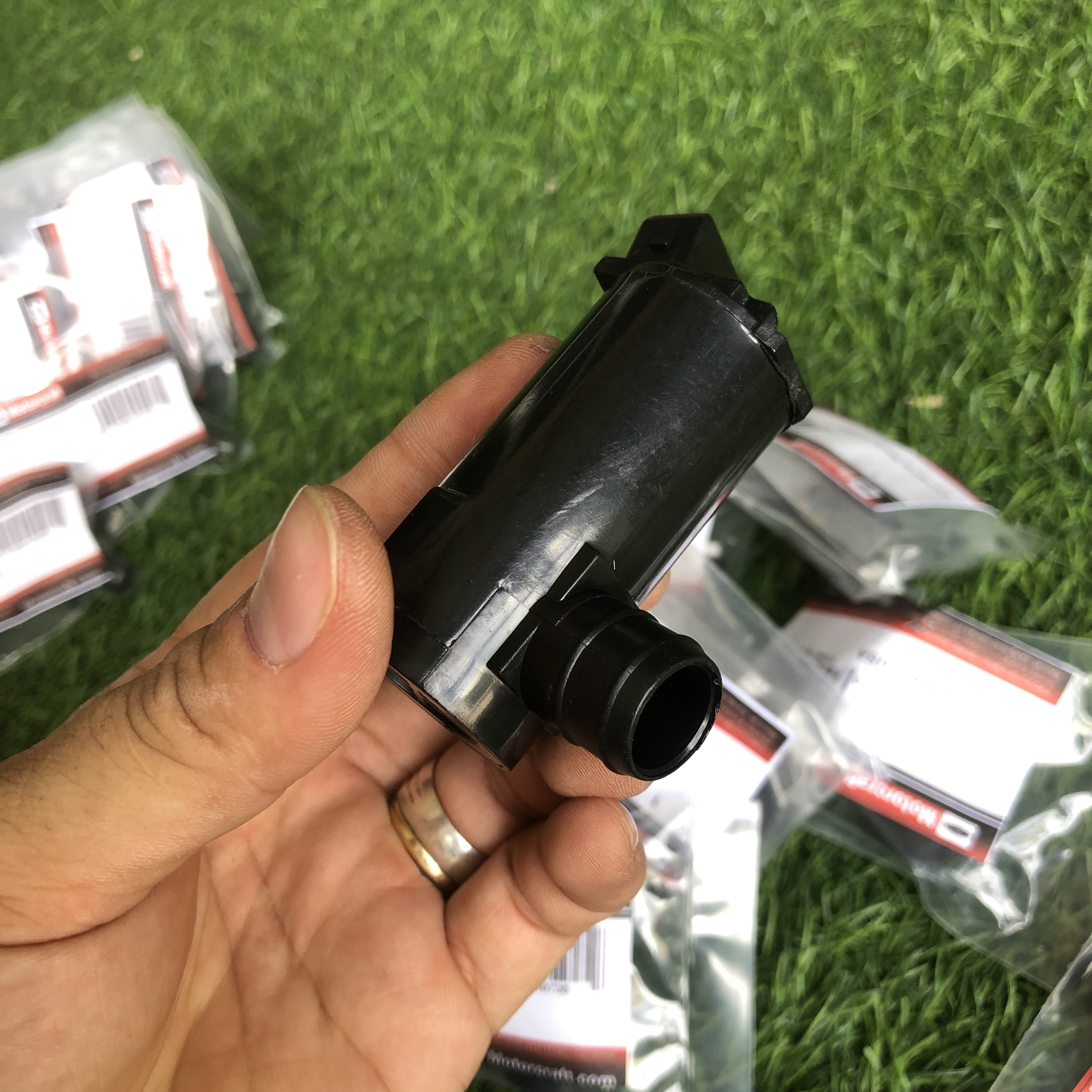 [HCM]Motor bơm xịt nước rửa kính Ford Transit