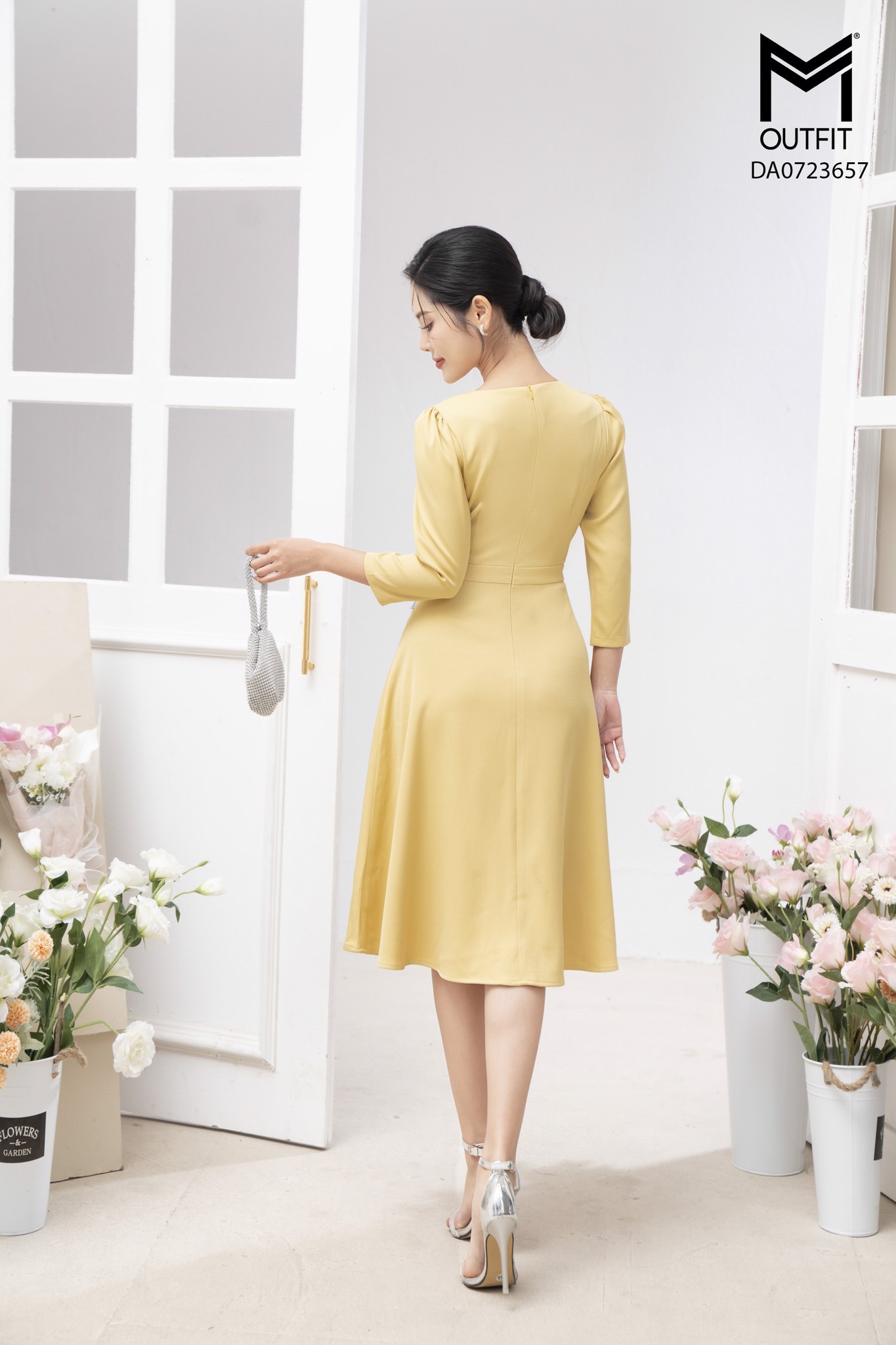 Đầm dáng xòe, tay lỡ đính đá TT