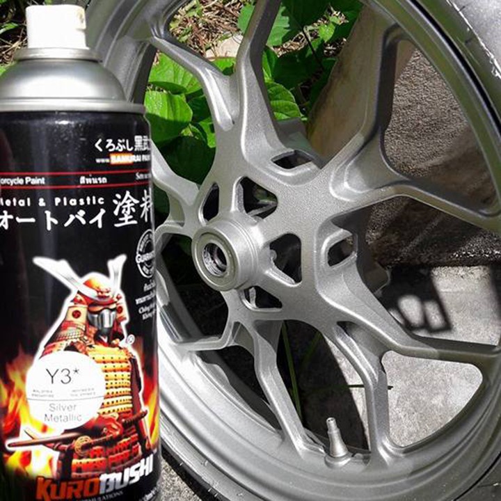 Sơn Samurai màu bạc kim loại Y3
