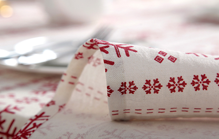 Đơn giản bông tuyết màu Đỏ Khăn trải bàn giáng sinh, trang trí ngày lễ, polyester cotton in Bàn trà Khăn trải bàn, khăn trải bàn ăn 140*300cm kích thước, 4/6/8 ghế Khăn trải bàn, khăn trải bàn cho các bên