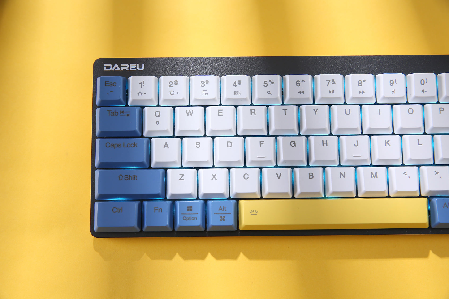 Bàn phím cơ Dareu EK868 Bluetooth WHITE 68KEY  (SLIM, Brown/ Red D-KAILH switch)