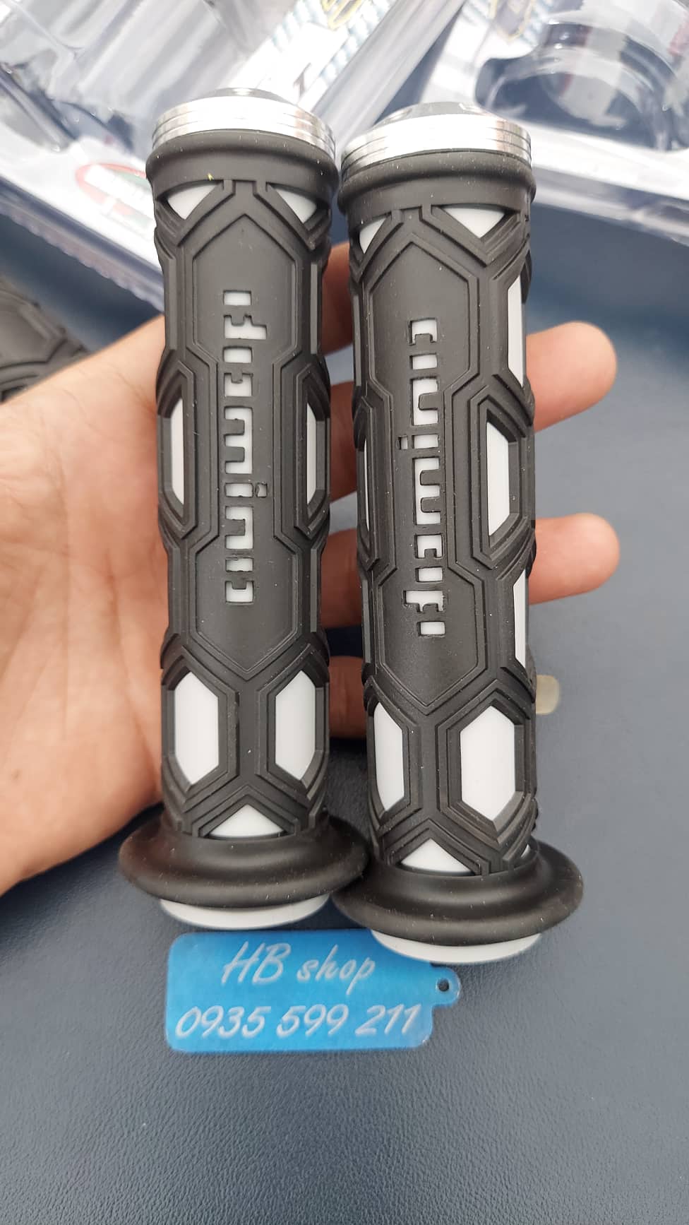 Bao tay xe máy domino kèm gù gắn tất cả xe giá 1 cặp 1 đôi