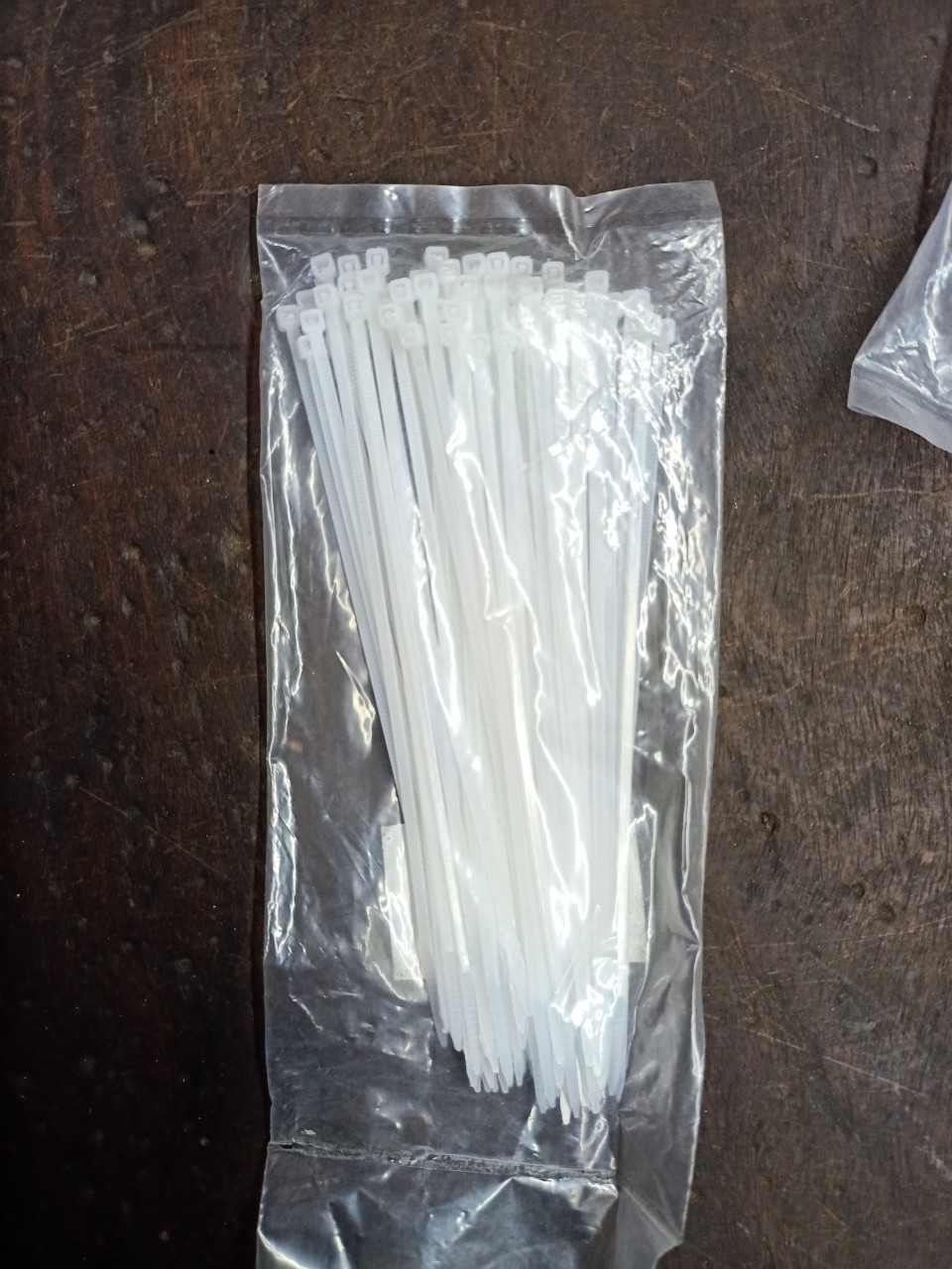 DÂY RÚT NHỰA 1.5 TẤC (15CM) - TRẮNG