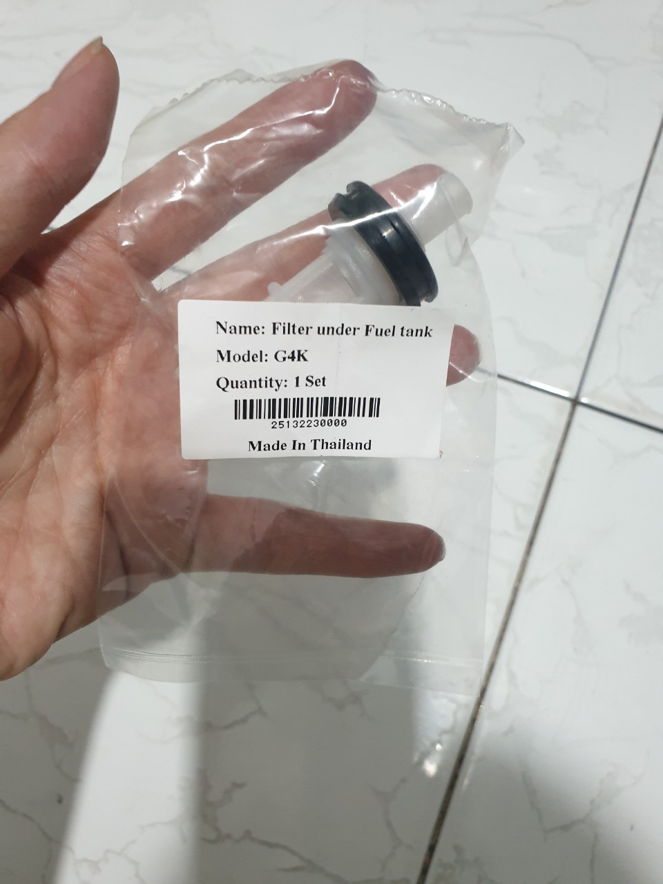 ( MADE IN THAILAND)  Lọc xăng máy cắt cỏ bình xăng trên.