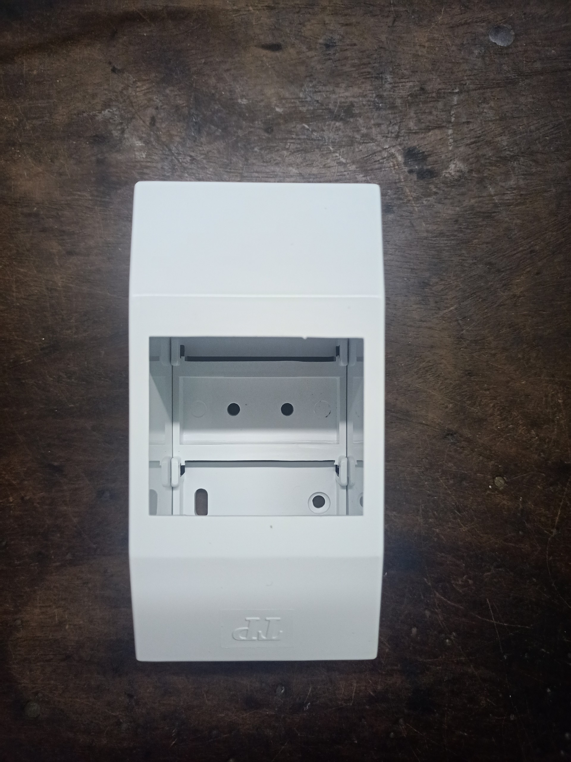 Hộp chứa mcb 3 pha gắn nổi