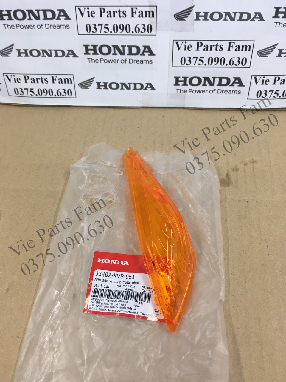 Nắp chụp đèn xi nhan trước trái hoặc phải Click 110, hàng din Honda mới 100%