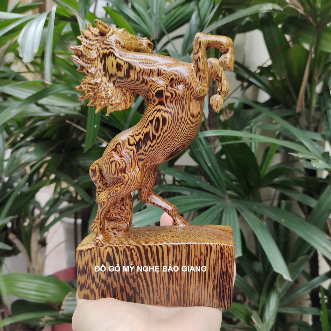 Tượng nhất mã phi thiên gỗ mun đuôi công