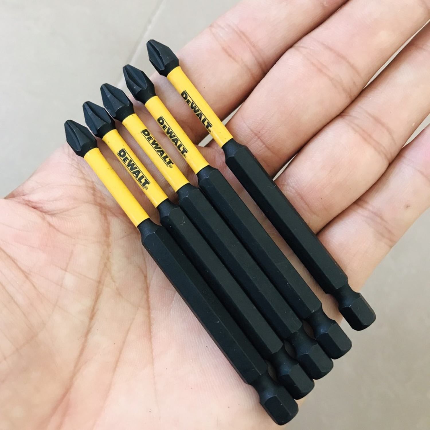 Mũi vít DeWalt PH2 chất liệu thép đen cao cấp