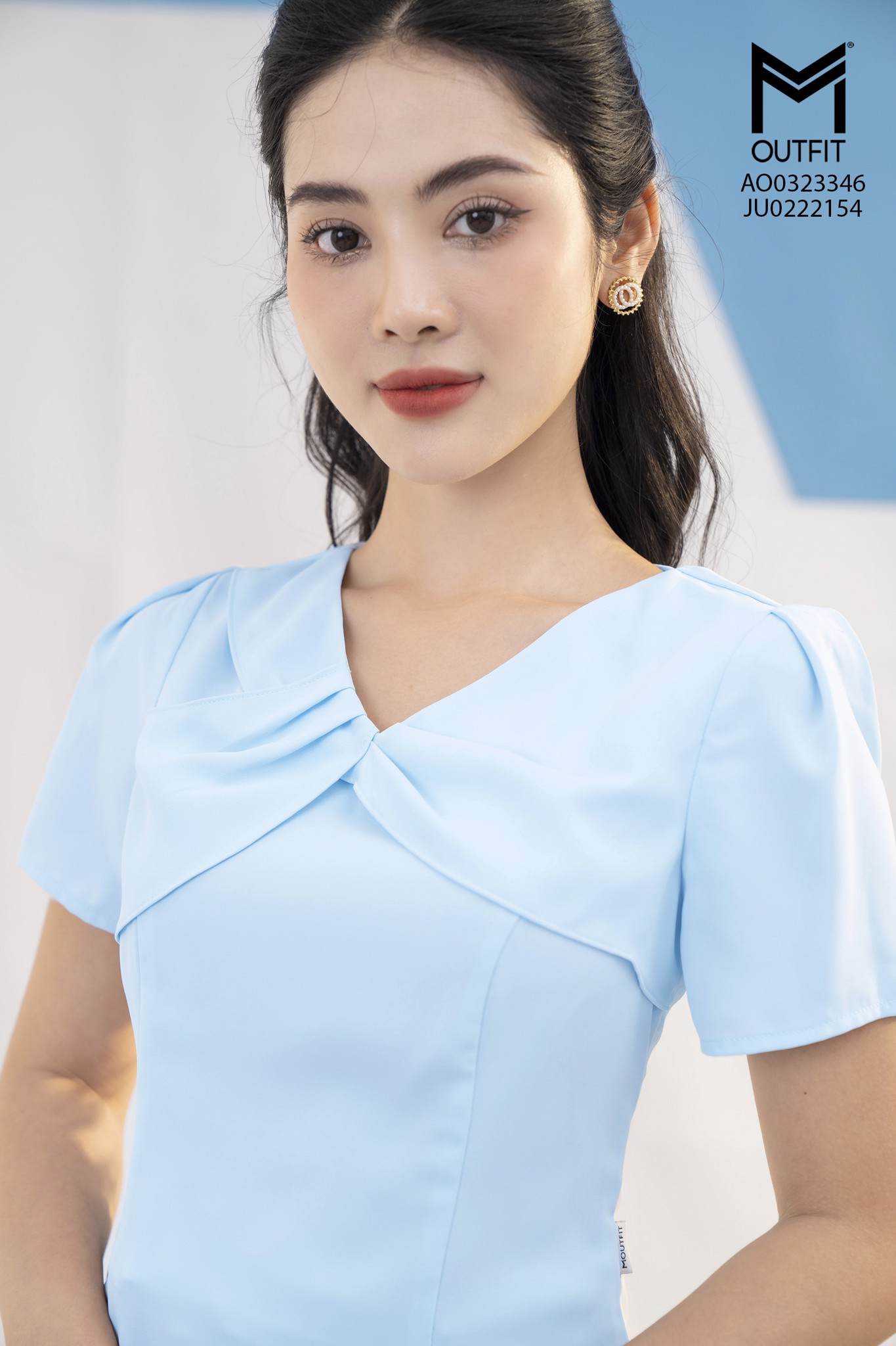 Áo sơ mi cổ V, tà bong xếp ly - Mmoutfit