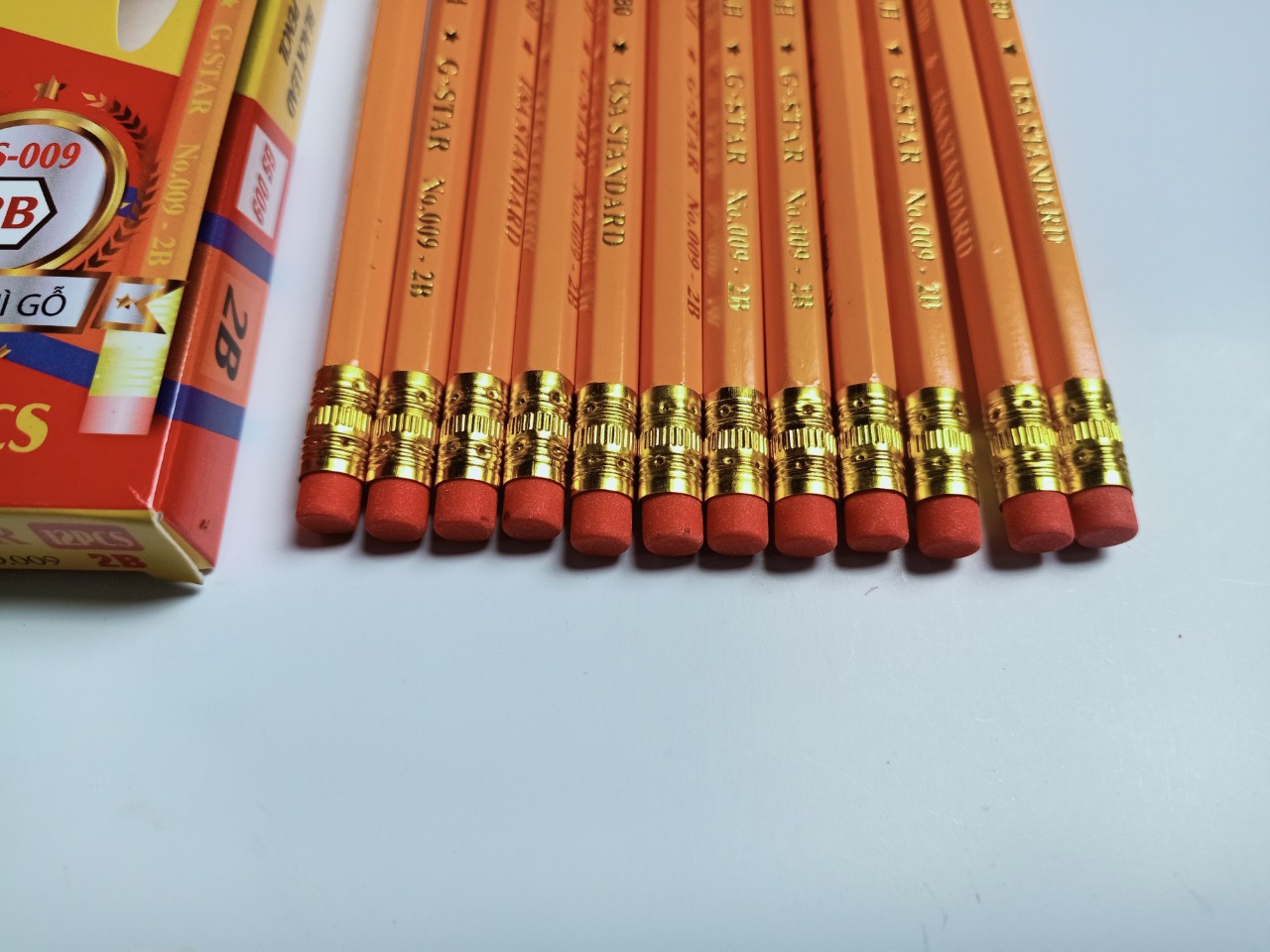 HỘP 12 CÂY BÚT CHÌ THÂN VÀNG 2B GSTAR