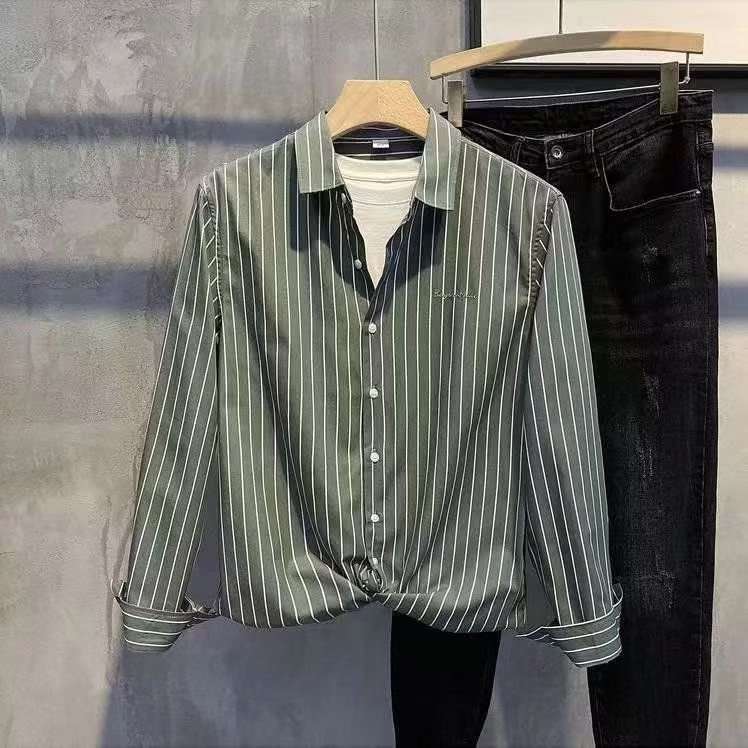 Men's vertical striped casual shirt