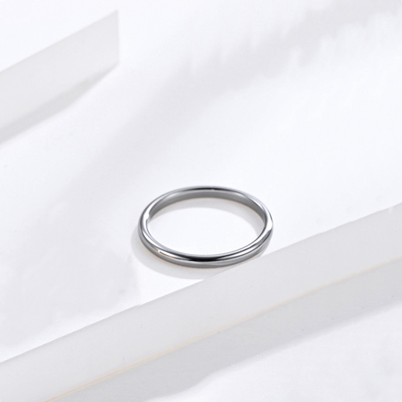 Nhẫn titan nữ không gỉ 2 mm kiểu nhẫn trơn sáng màu bền đẹp