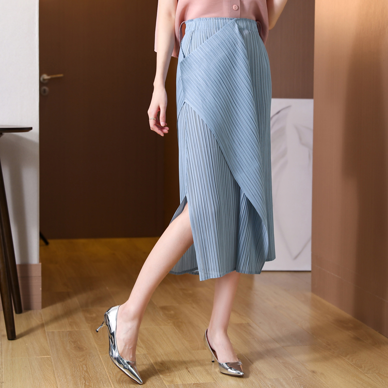 Spring and Summer New Black A-line Mid-length Pleated Skirt