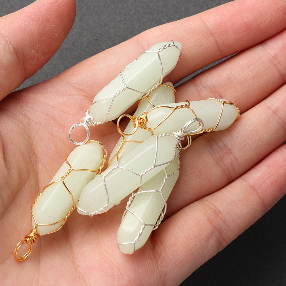 Hexagonal Cylindrical Crystal Necklace Glow In The Dark Luminous Wire Wrap Stone Craft Pendant Necklace Gift for Women Men Party. 