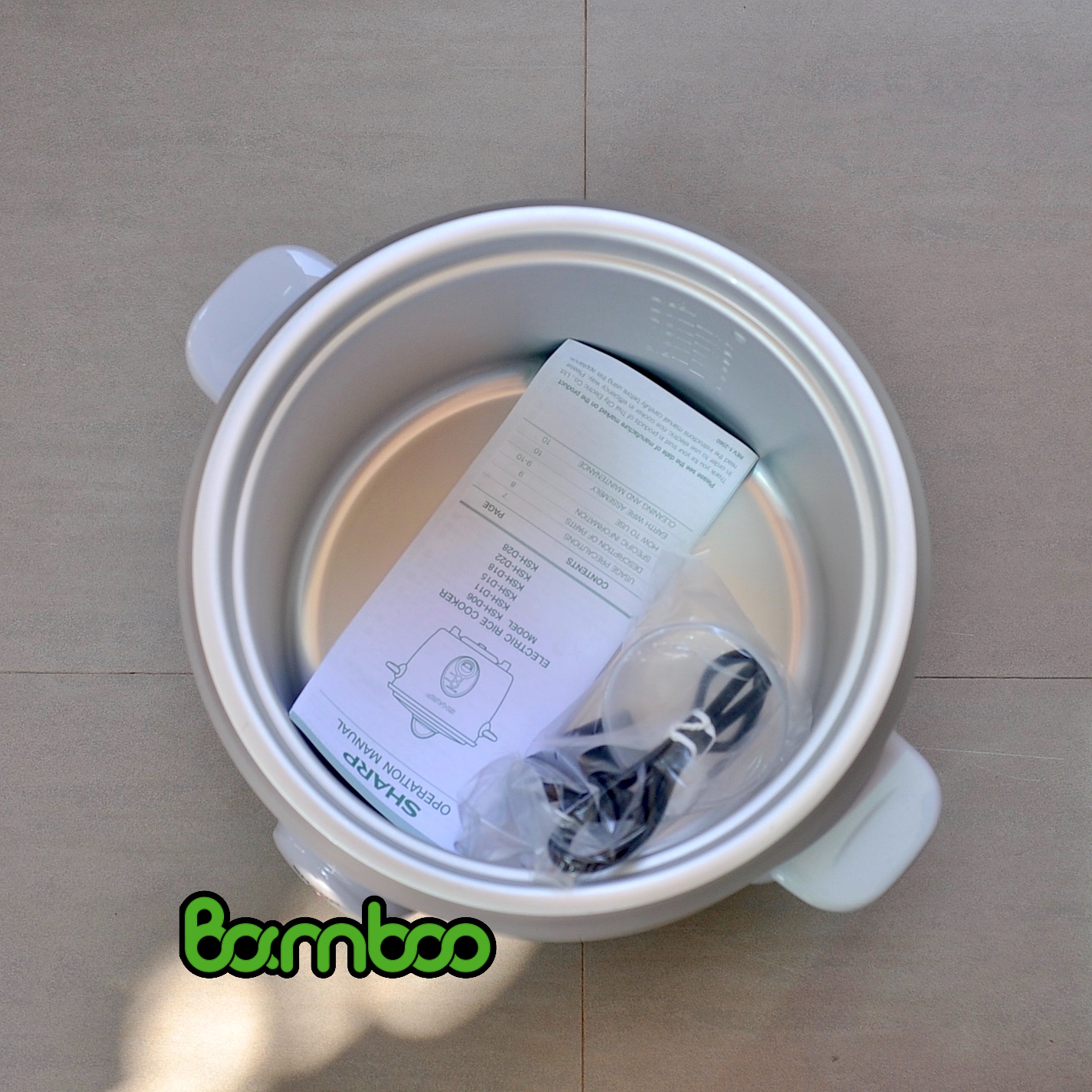 Nồi Cơm Điện 0,6 Lít  SHARP KSH-D06 - Thái Lan (Giao Màu Ngẫu Nhiên)